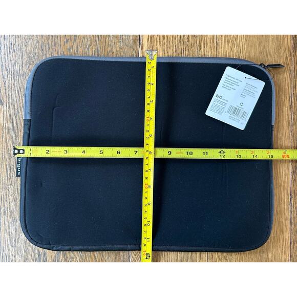 New! Targus Debossed Laptop Sleeve for up 15.6” Computers Black Gray Zip - Picture 5 of 6
